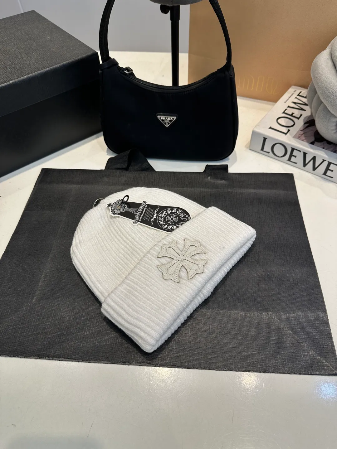 P46 Crow Heart Wool Hat, too flattering for your face. No matter you have a long face, a round face or a square face, you can easily wear it because the hat is very thick, so your face looks small, delicate and cute. Fashionable street style, recommended hat for autumn and winter.